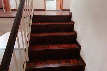 Oug 2 Storey Terrace House For Rent