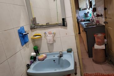 Oug/Happy Garden 1 Storey Terrace House For Sale