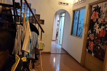 Oug/Happy Garden 1 Storey Terrace House For Sale