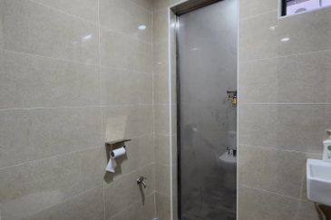 OUG/Happy Garden 1 Storey Full New Renovated House For Sale