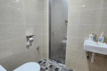 OUG/Happy Garden 1 Storey Full New Renovated House For Sale