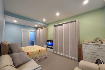 OUG/Happy Garden 1 Storey Full New Renovated House For Sale