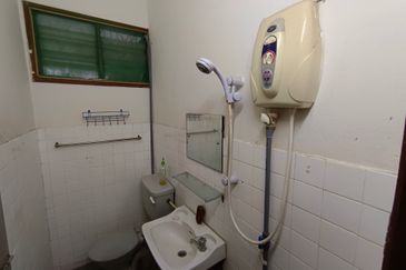 OUG/Happy Garden Freehold 2 Storey Terrace House For Sale