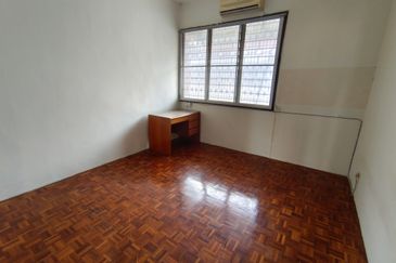 OUG/Happy Garden Freehold 2 Storey Terrace House For Sale