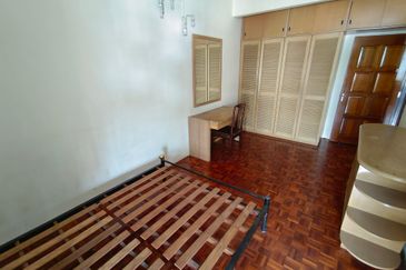 OUG/Happy Garden Freehold 2 Storey Terrace House For Sale