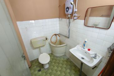 OUG/Happy Garden Freehold 2 Storey Terrace House For Sale