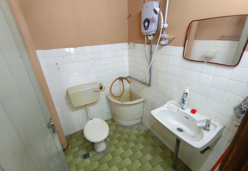 OUG/Happy Garden Freehold 2 Storey Terrace House For Sale