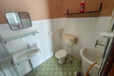 OUG/Happy Garden Freehold 2 Storey Terrace House For Sale