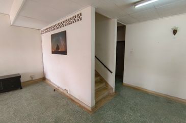 OUG/Happy Garden Freehold 2 Storey Terrace House For Sale