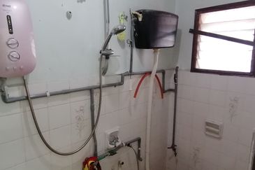 Oug 2 Storey Terrace Basic House For Sale