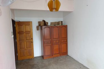 Oug 2 Storey Terrace Basic House For Sale