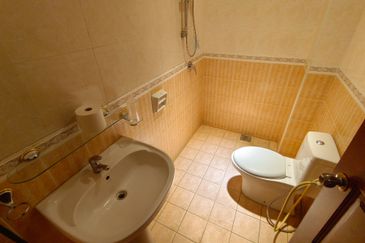 Taman Desa Jalan Kelang Lama 2 Storey Corner Full Furnished Bungalow For Rent