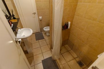 Oug/Taman Yarl 2 Storey Semi D Well Kept House For Sale