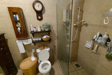 Oug/Taman Yarl 2 Storey Semi D Well Kept House For Sale