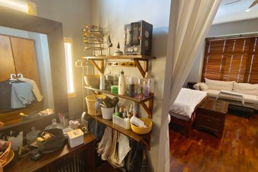 Oug/Taman Yarl 2 Storey Semi D Well Kept House For Sale