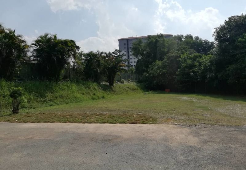 Oug/Taman Yarl Corner 2 Storey Bungalow For Sale