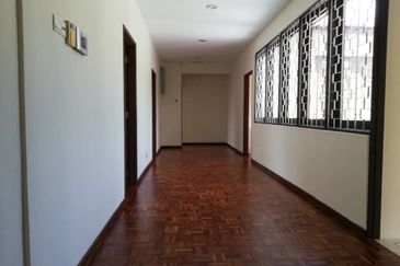 Oug/Taman Yarl Corner 2 Storey Bungalow For Sale