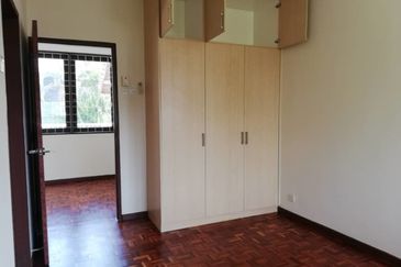 Oug/Taman Yarl Corner 2 Storey Bungalow For Sale