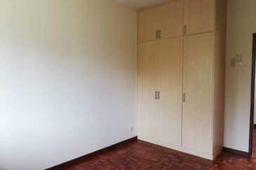 Oug/Taman Yarl Corner 2 Storey Bungalow For Sale