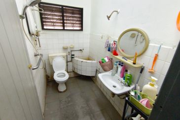 Oug 2 Storey Terrace House For Rent