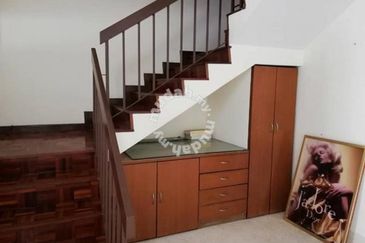 Oug 2 Storey Terrace House For Rent