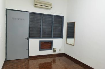 Oug 2 Storey Terrace House For Rent