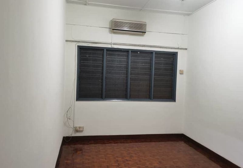 Oug 2 Storey Terrace House For Rent