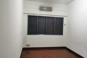 Oug 2 Storey Terrace House For Rent