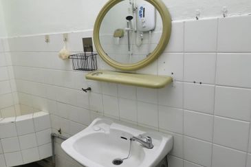 Oug 2 Storey Terrace House For Rent