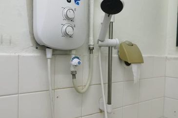 Oug 2 Storey Terrace House For Rent