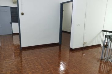 Oug 2 Storey Terrace House For Rent