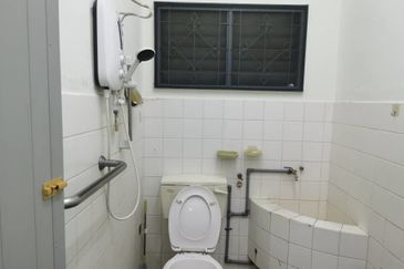 Oug 2 Storey Terrace House For Rent