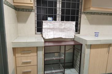 Oug 2 Storey Terrace House For Rent