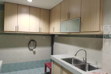 Oug 2 Storey Terrace House For Rent