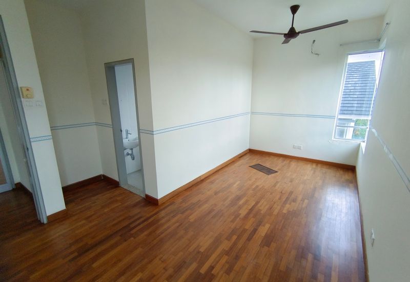OUG/Salak South 3 Storey Corner Semi D For Rent