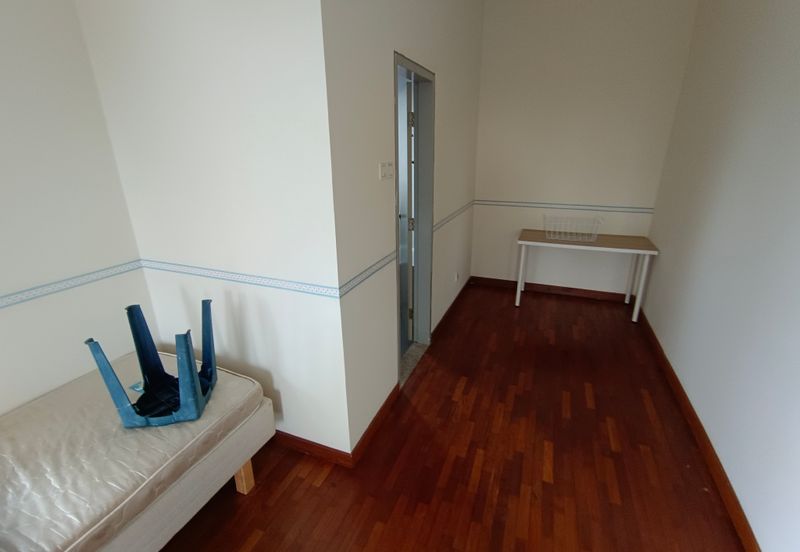 OUG/Salak South 3 Storey Corner Semi D For Rent