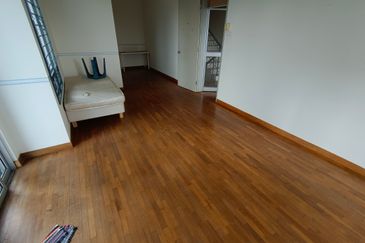 OUG/Salak South 3 Storey Corner Semi D For Rent