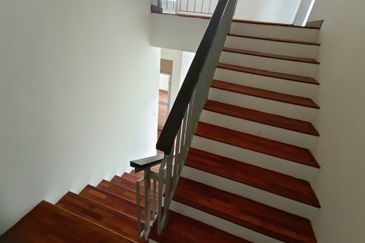 OUG/Salak South 3 Storey Corner Semi D For Rent