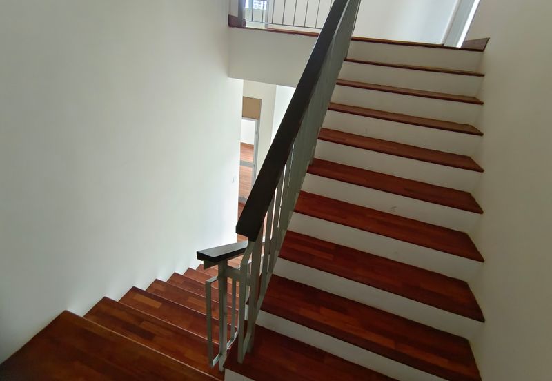 OUG/Salak South 3 Storey Corner Semi D For Rent