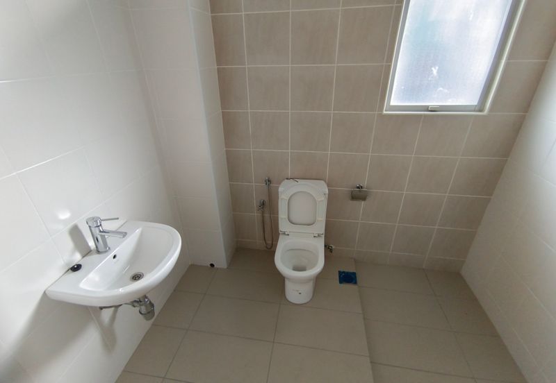 OUG/Salak South 3 Storey Corner Semi D For Rent