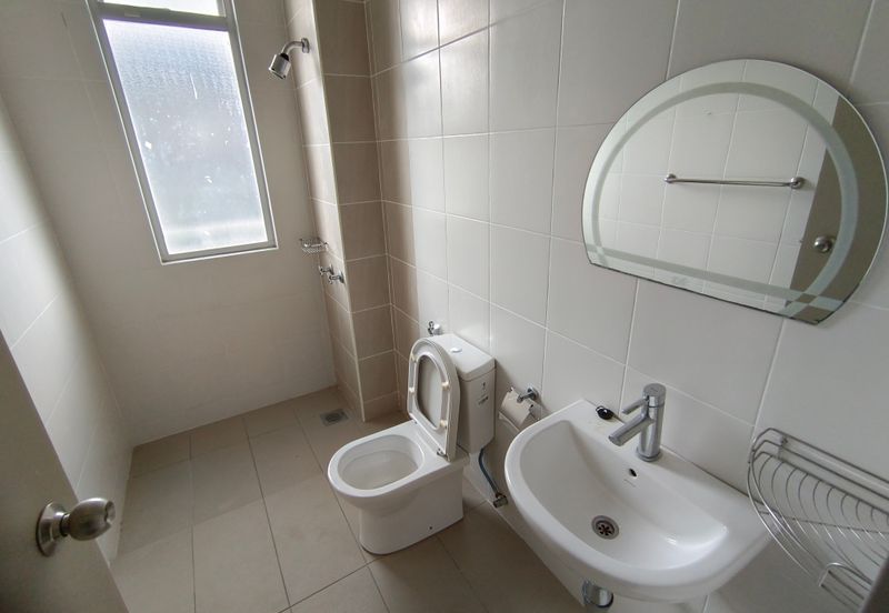 OUG/Salak South 3 Storey Corner Semi D For Rent