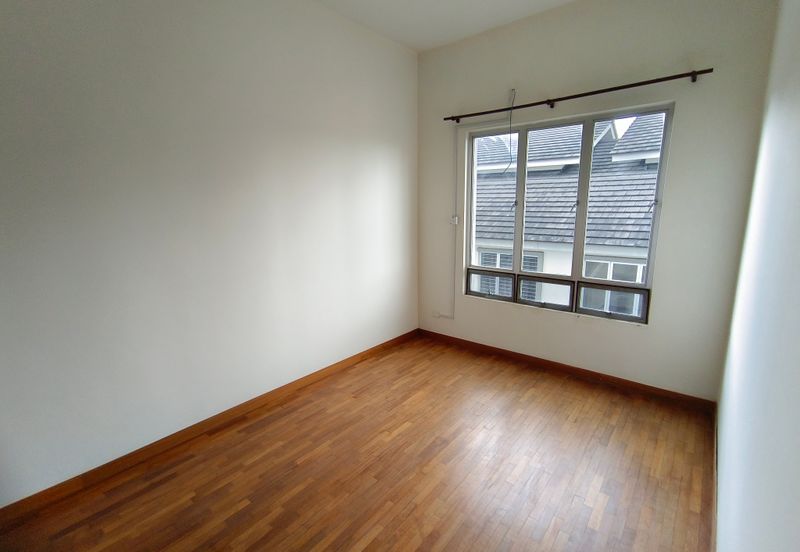 OUG/Salak South 3 Storey Corner Semi D For Rent
