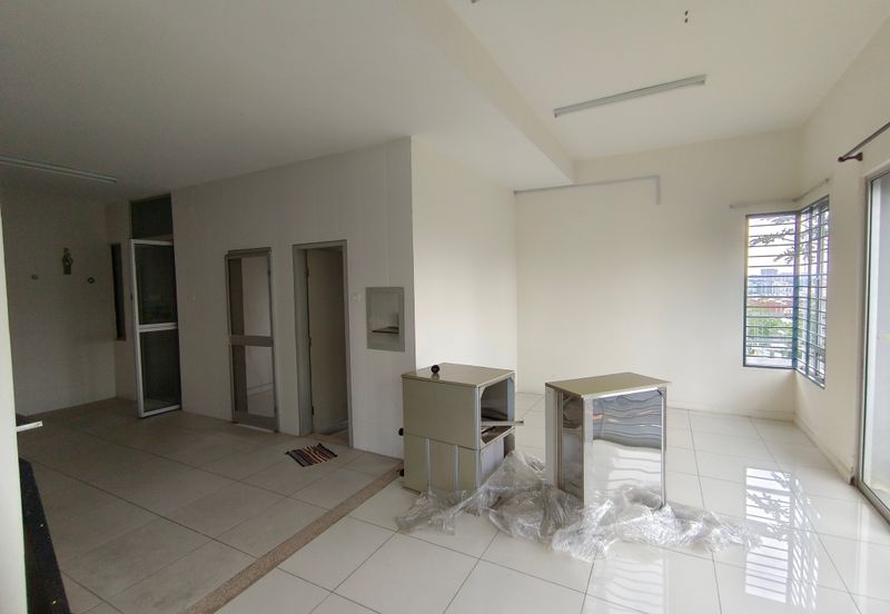 OUG/Salak South 3 Storey Corner Semi D For Rent