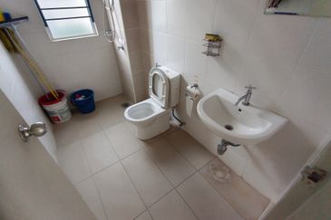 Oug/Salak South 3 Storey Corner Semi D For Sale