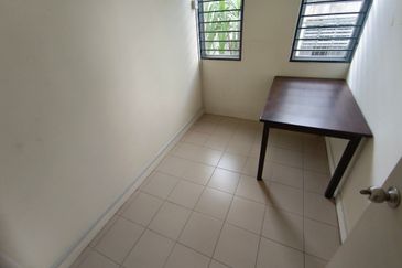 Oug/Salak South 3 Storey Corner Semi D For Sale