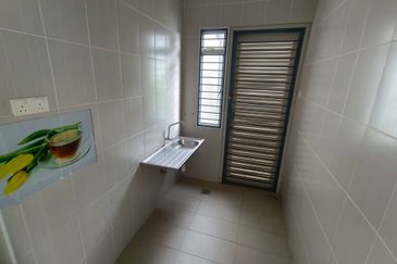 Oug/Salak South 3 Storey Corner Semi D For Sale