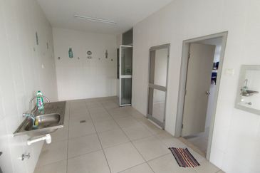 Oug/Salak South 3 Storey Corner Semi D For Sale