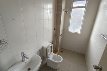 Oug/Salak South 3 Storey Corner Semi D For Sale