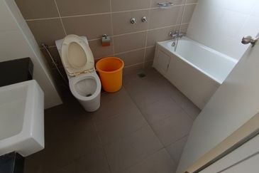 Oug/Salak South 3 Storey Corner Semi D For Sale