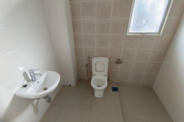 Oug/Salak South 3 Storey Corner Semi D For Sale